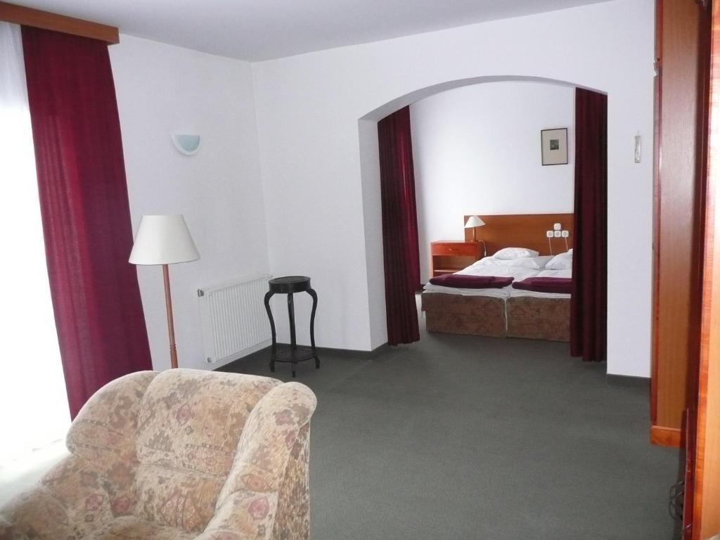 Hotel Ovit Keszthely Zimmer foto